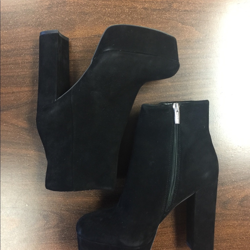 Vince Camuto black suede ankle boots (7)